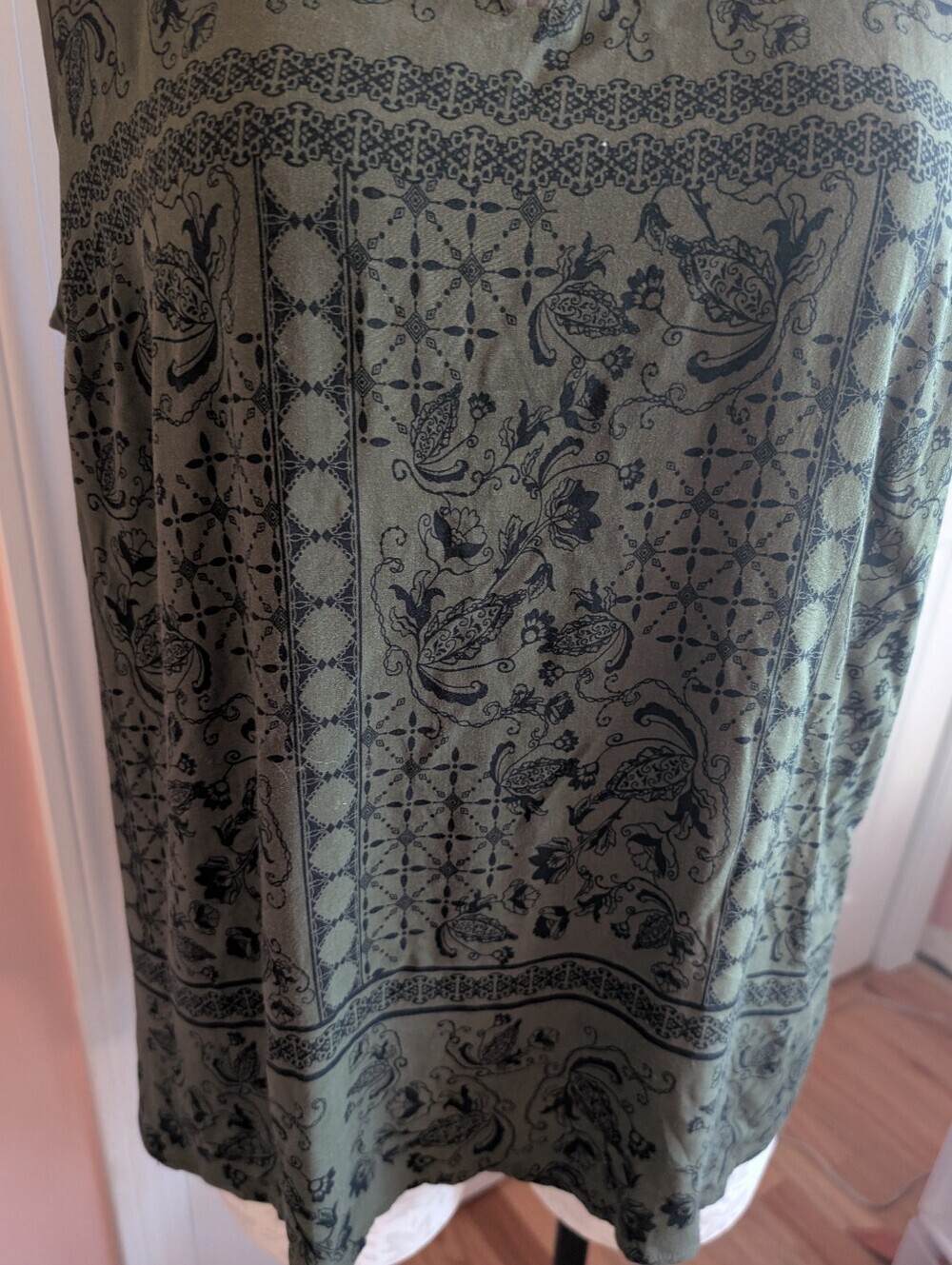 Liz Claiborne Olive/ Black Floral, Geometry, Baroque Sleeveless Top Size XL - Picture 6 of 7